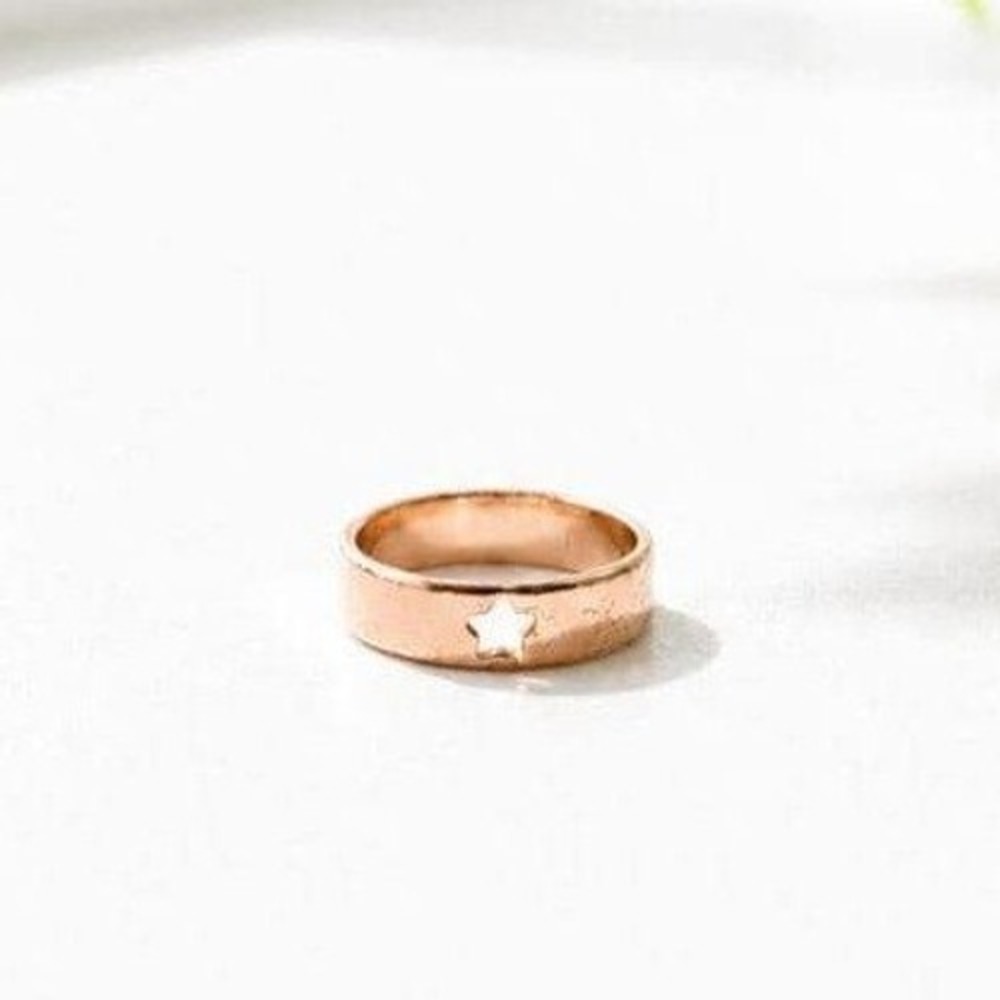Rose Gold Tone Star Cutout Band Ring Size S Vintage Jewelry